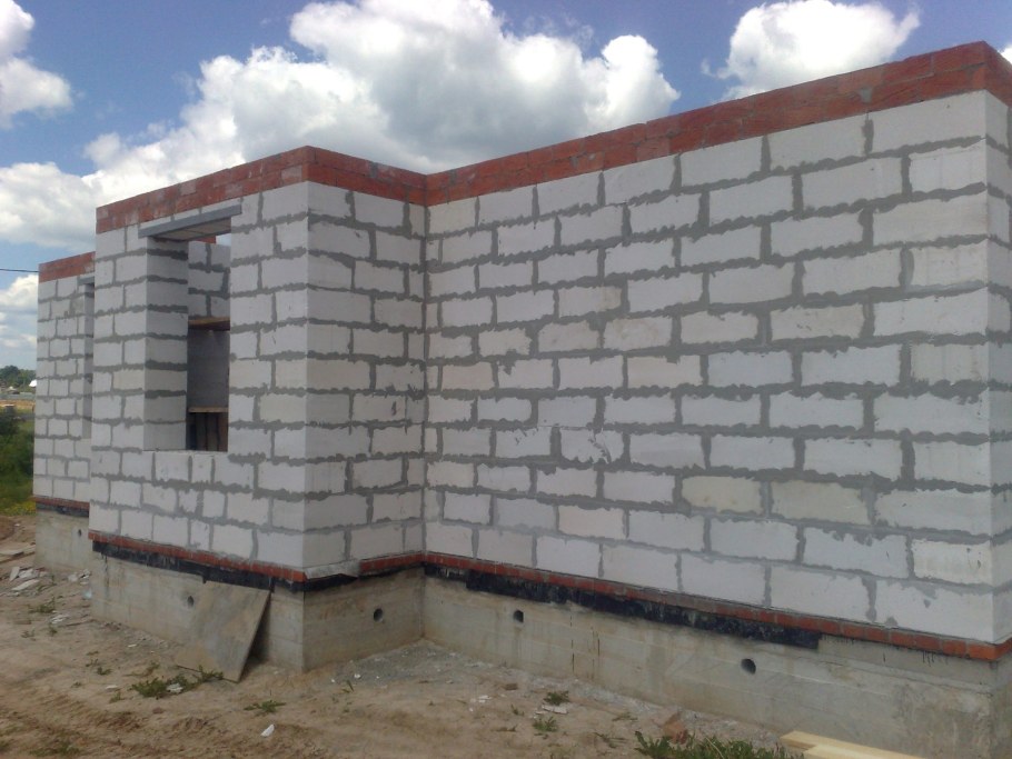 Укладка керамзитных блоков