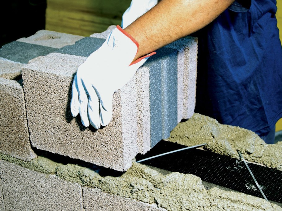 Кладка пеноблоков Ютонг