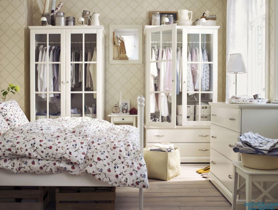 Шкаф над кроватью