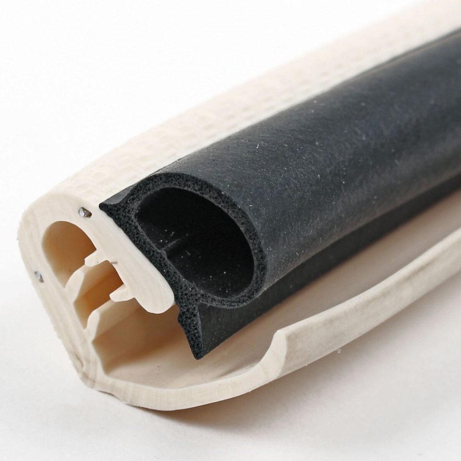 Уплотнитель резиновый d-профиль самокл. 10м корич