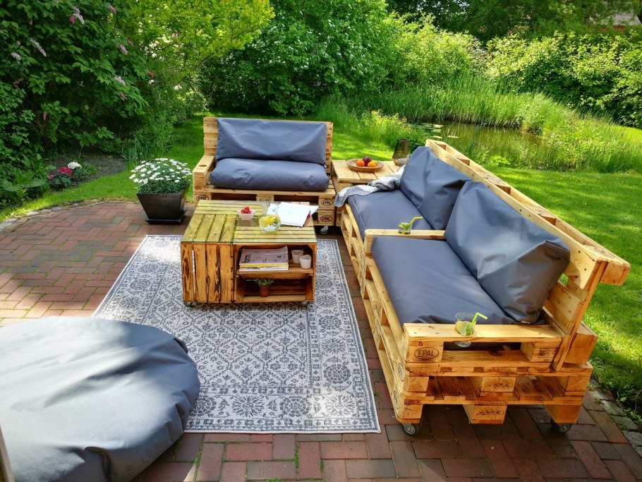 Мебель из поддонов для террасы