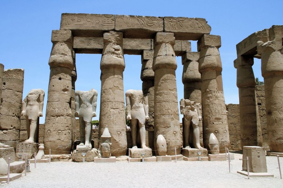 Здания в египетском стиле