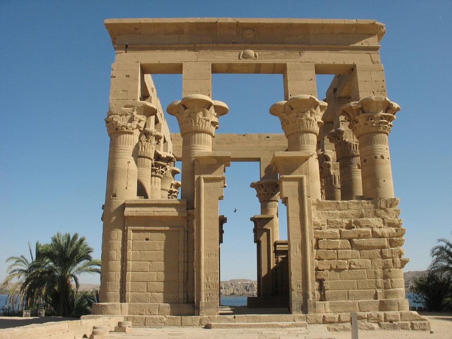 Храм Исиды колоннада
