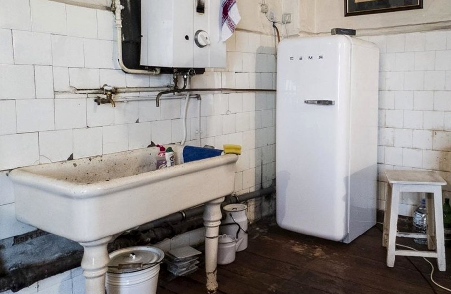 Туалет на пьедестале