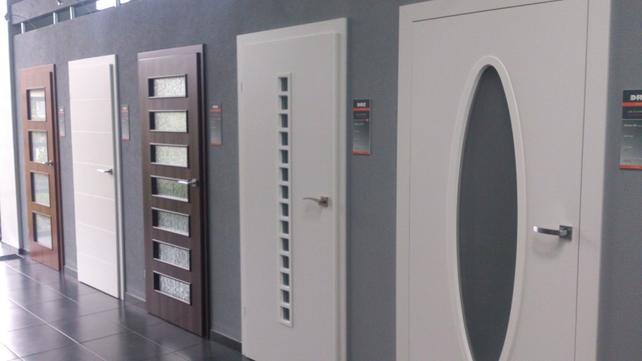 Стеклянные двери в интерьере