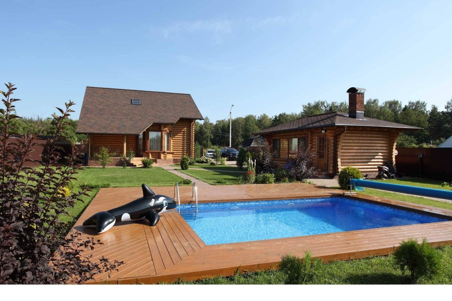 Баня с бассейном на участке