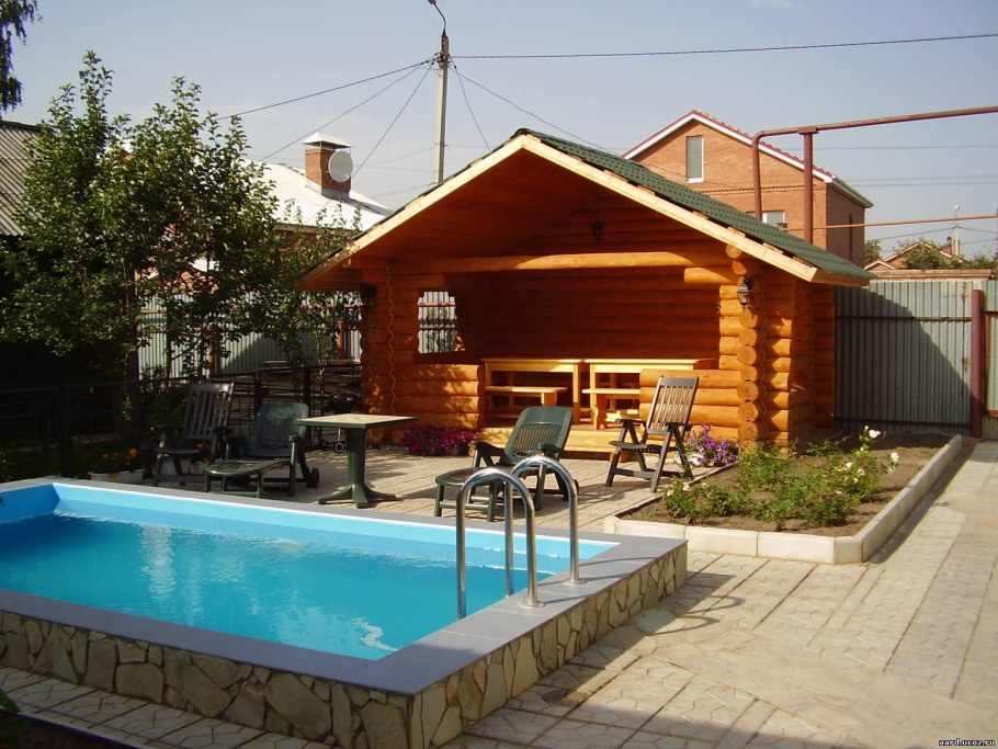 Баня с бассейном на участке