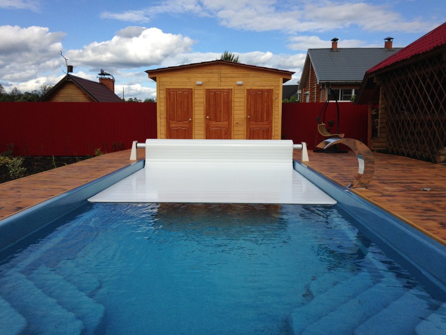 Баня с бассейном на улице