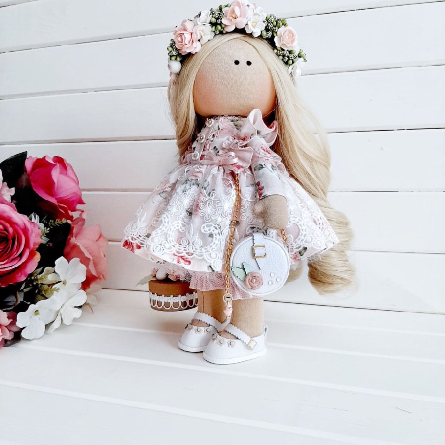 Две куклы сестры