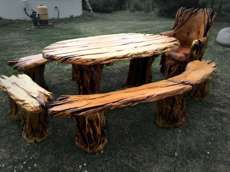 Стулья из пеньков