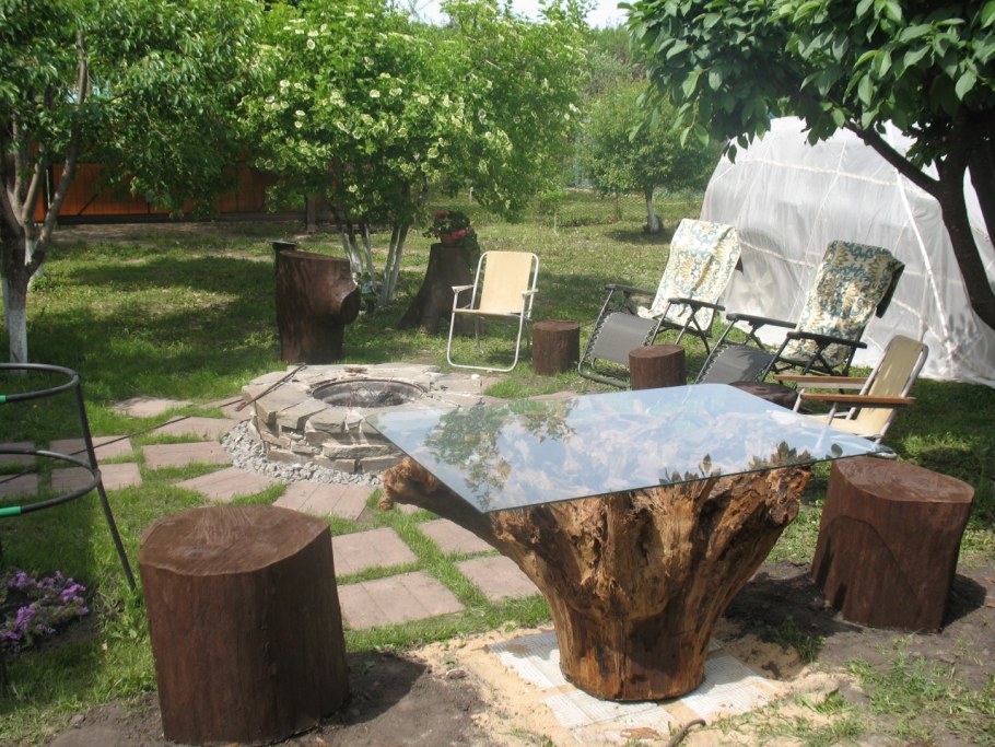 Интерьер из пеньков