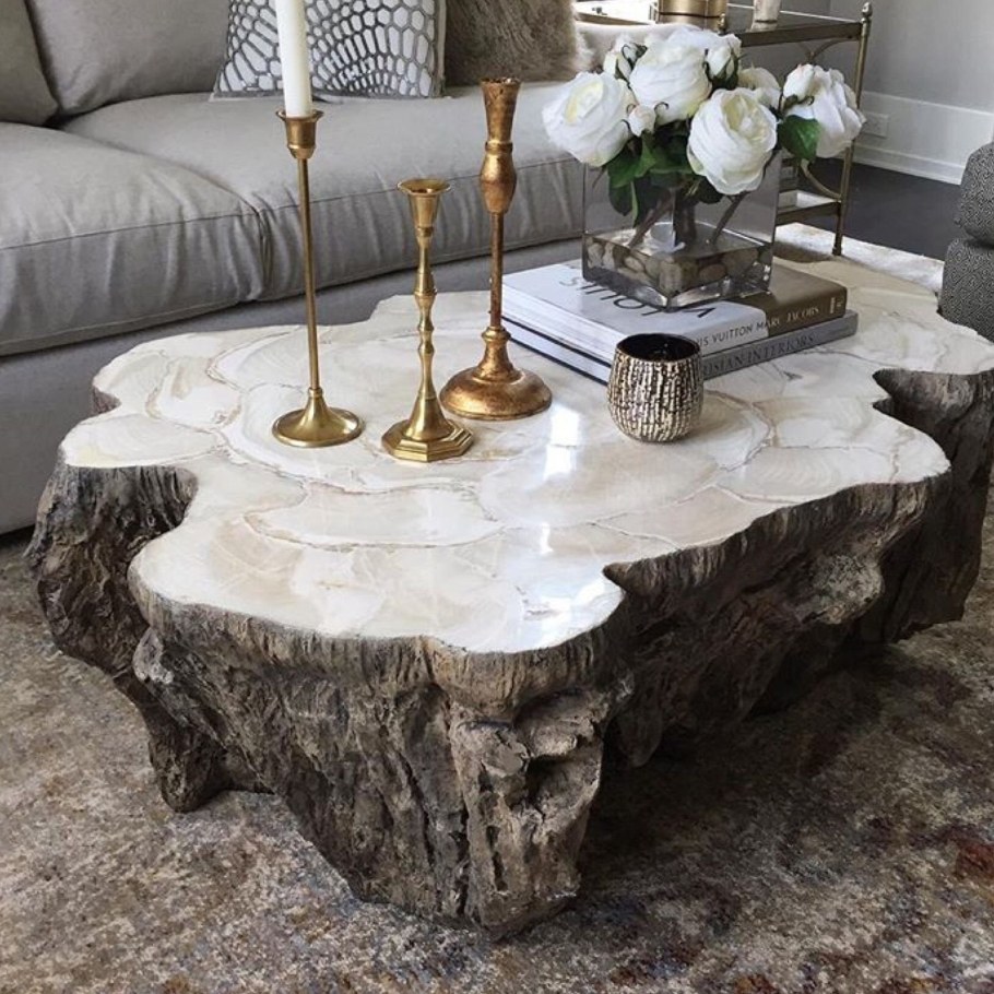 Кресло из цельного дерева