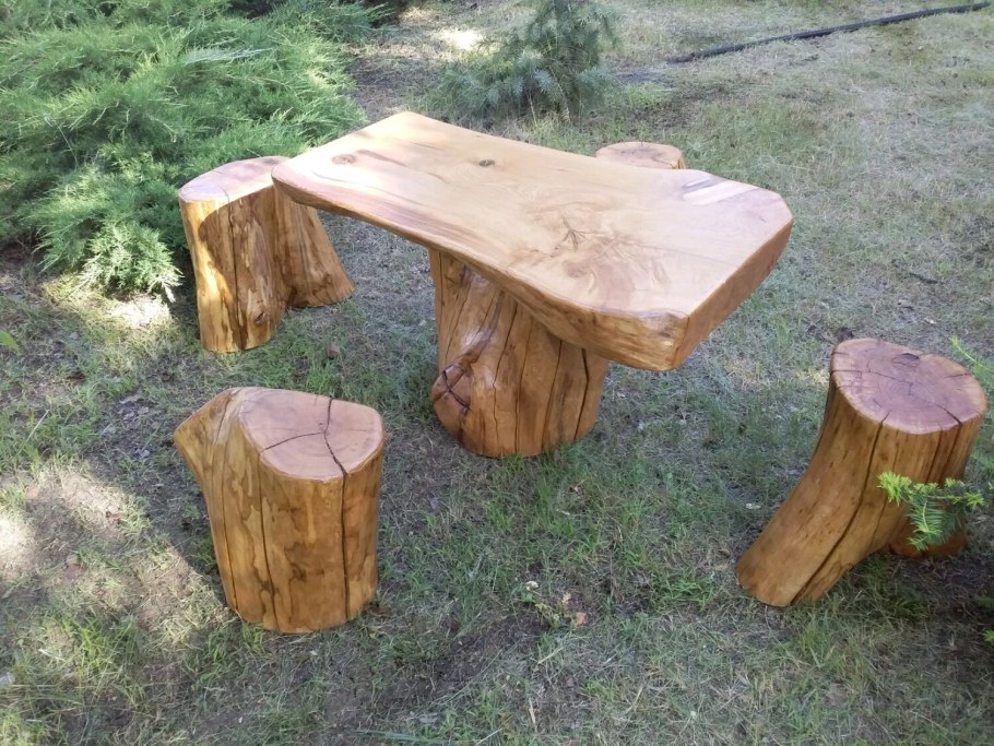 Скамейка из бревна