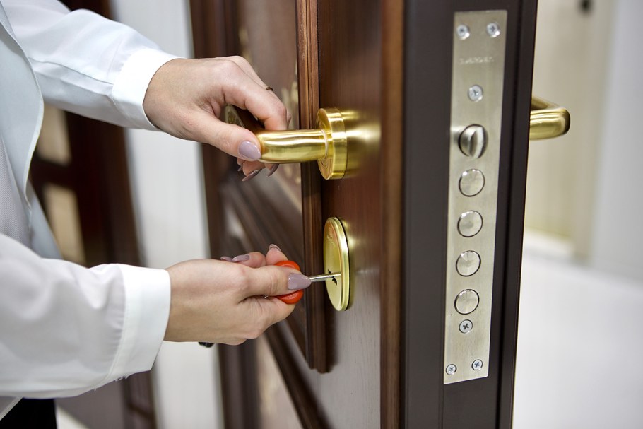 Демонтаж межкомнатных дверей