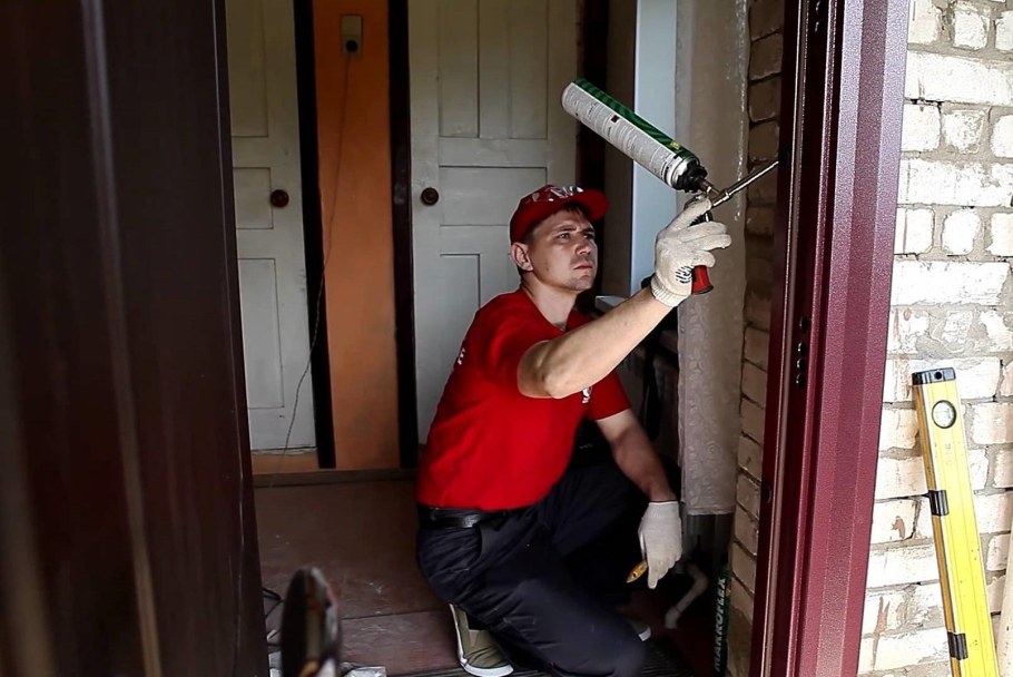 Установщик дверей