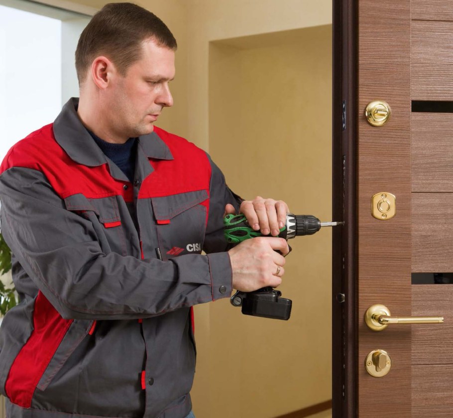 Монтаж входной металлической двери