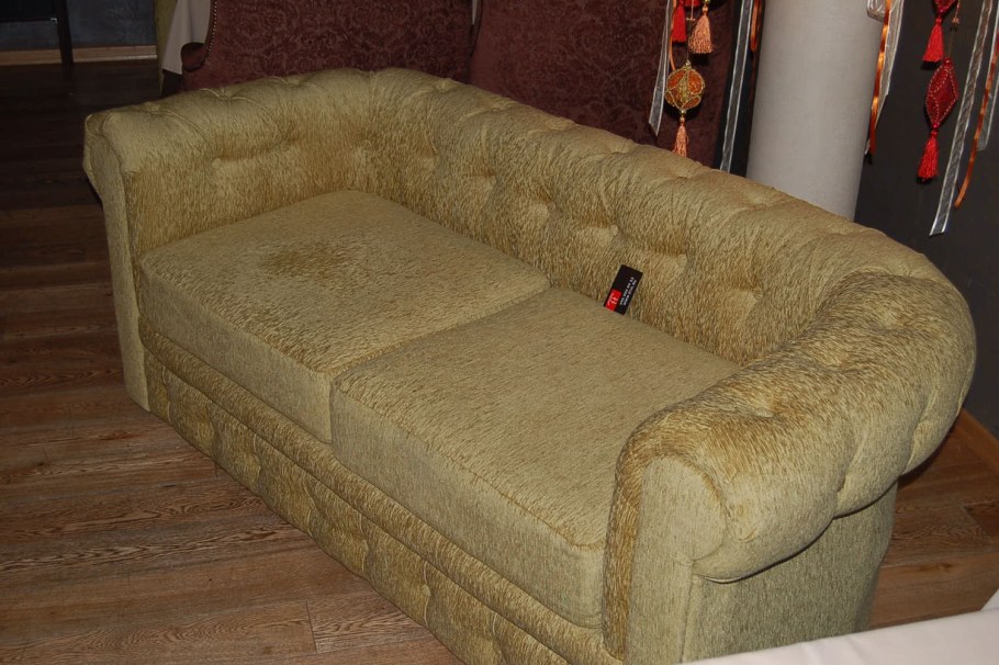 Обшивка дивана до и после