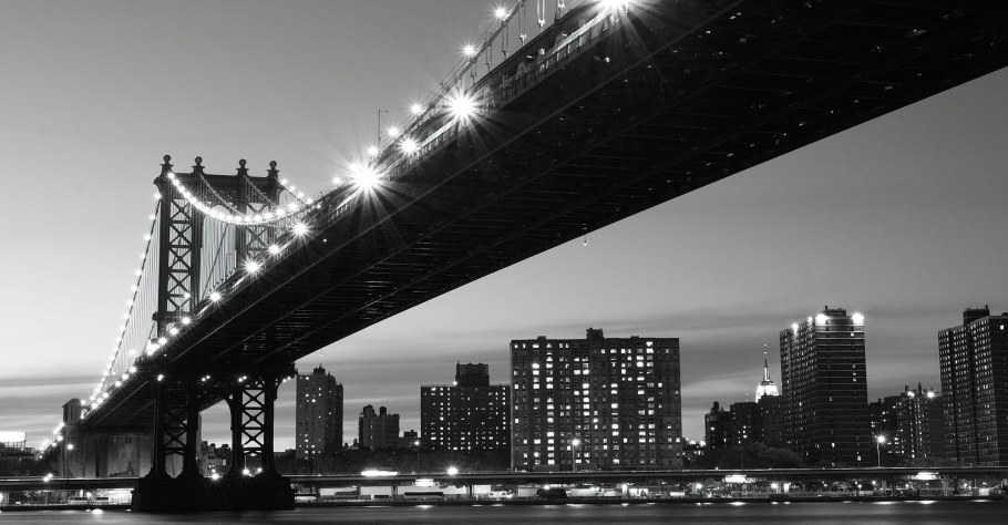 Бруклинский мост черно белый