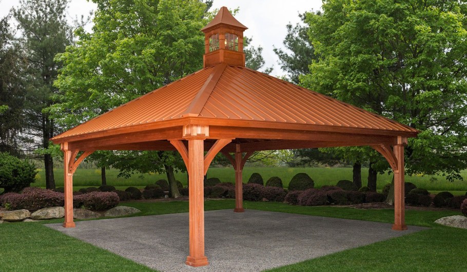 Патио с четырехскатной крышей