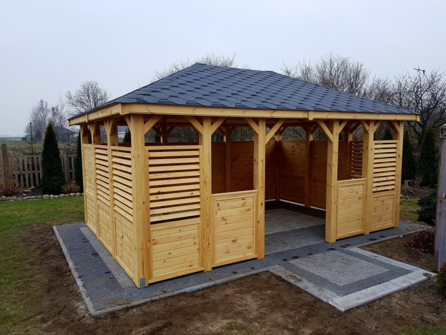 Беседка с вальмовой крышей 3х3