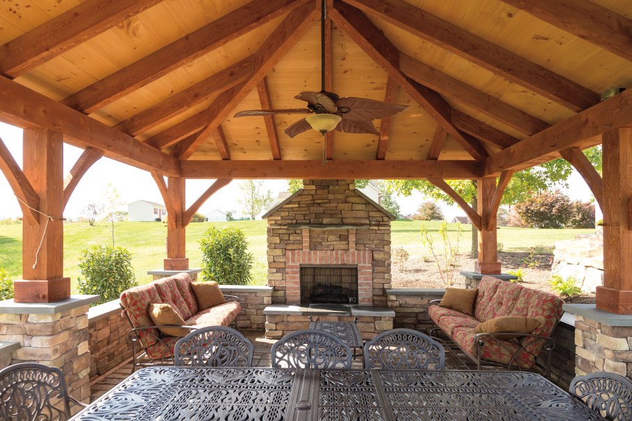 Деревянная беседка с поликарбонатом