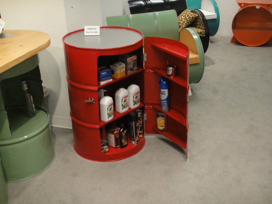 Скамейка из бочки