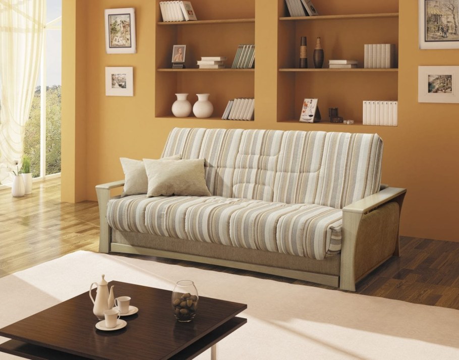 Угловой диван в маленькой гостиной