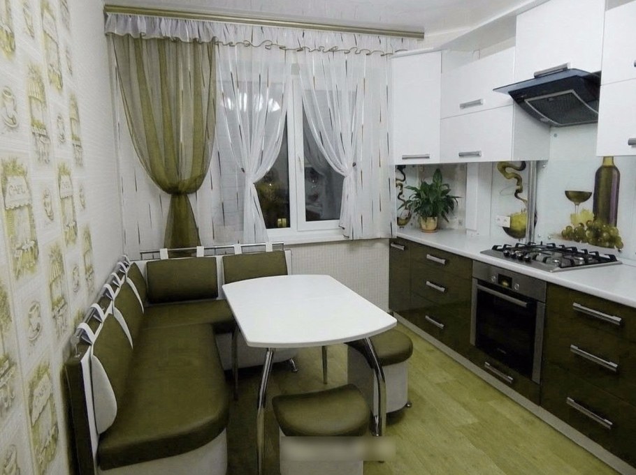 Натяжной потолок эркер п44т