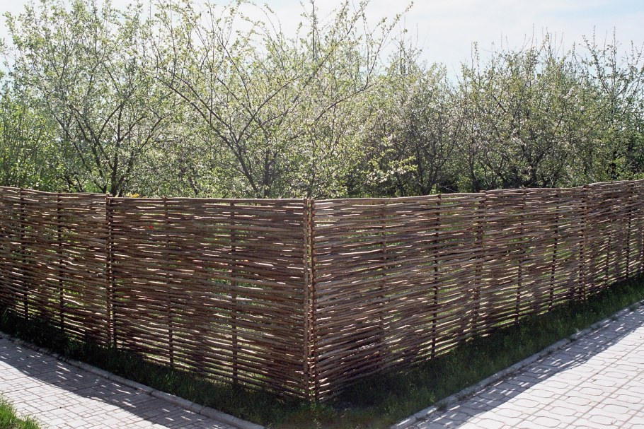Плетень на даче