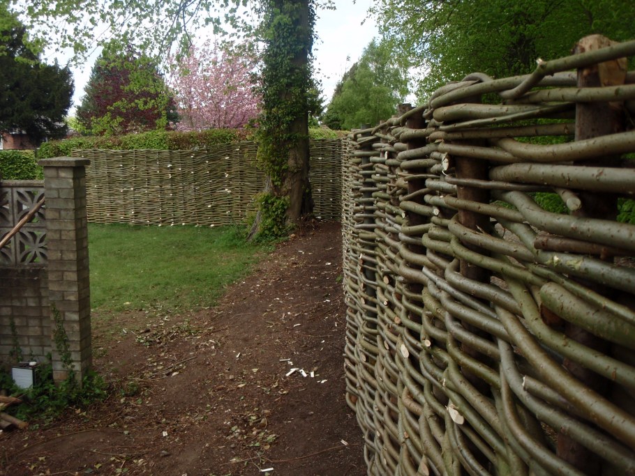 Забор из веток