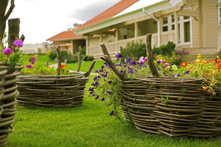 Заборчик из березовых веток