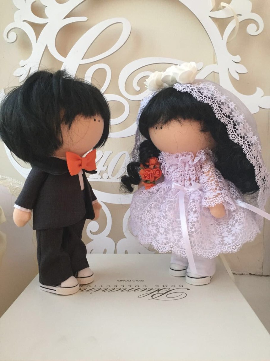 Куклы тыквоголовки жених и невеста.