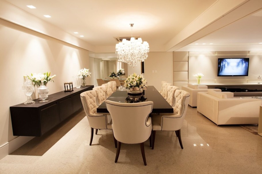 Гостиная с большим столом