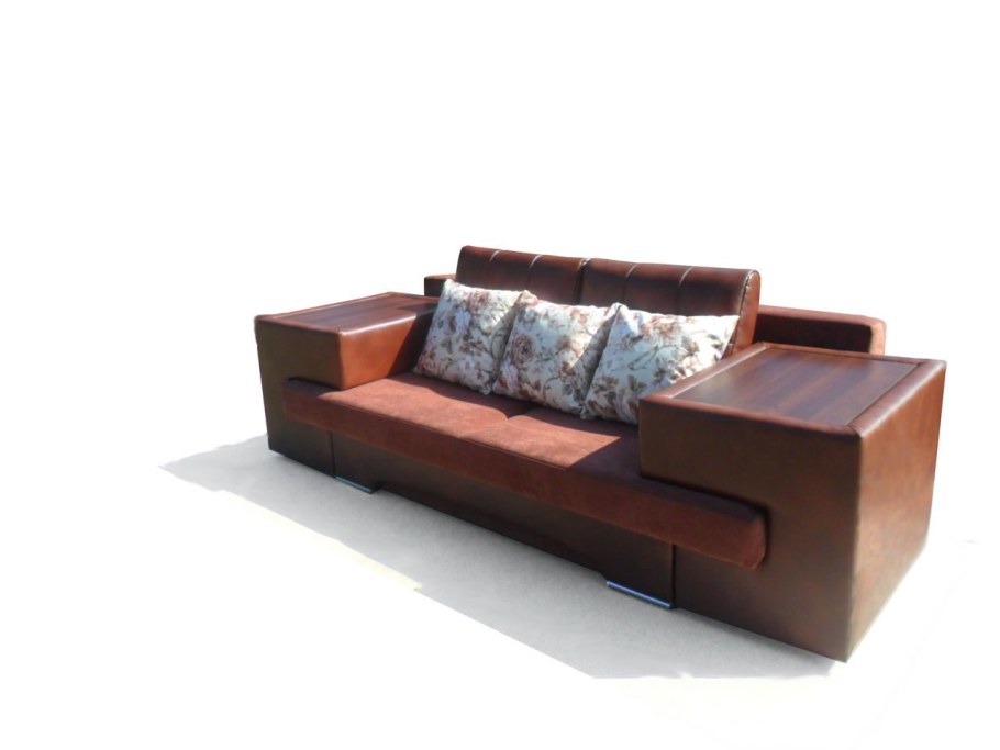 Диван с широкими подлокотниками