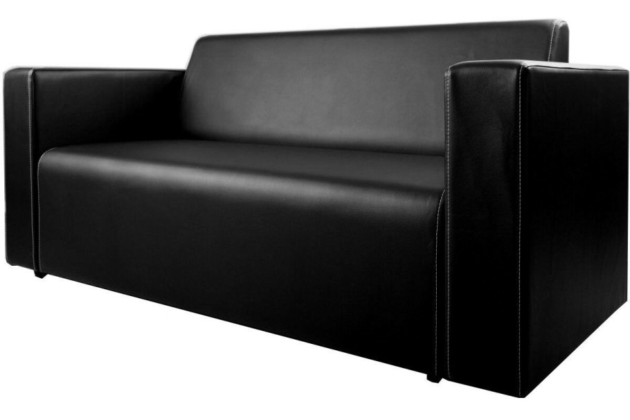 Кресло с прямыми подлокотниками