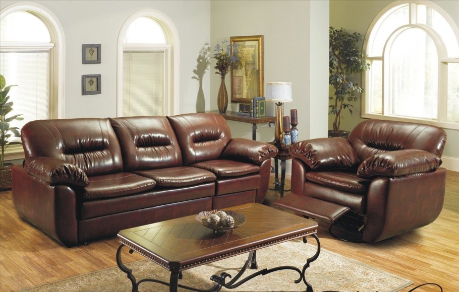 Мебельный гарнитур диван 2 кресла и журнальный столик