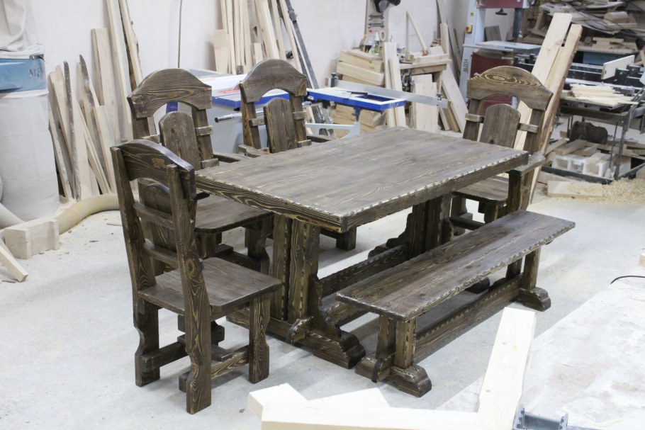 Состаренная мебель из массива сосны