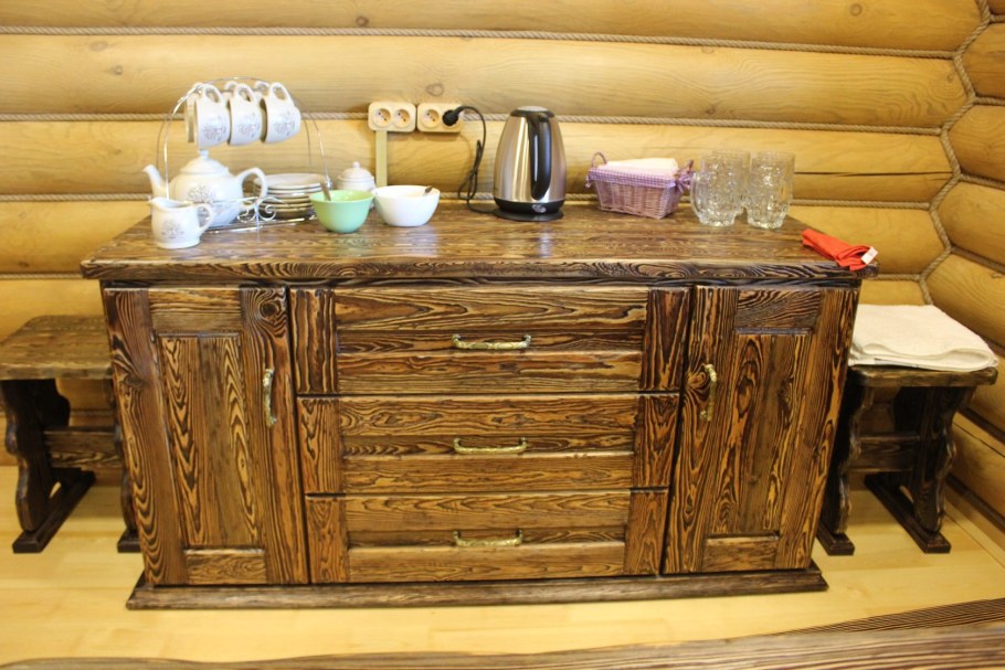 Мебель из массива дерева