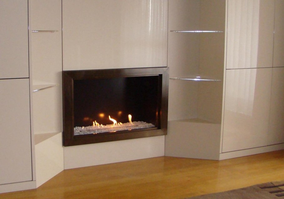 Камин встроенный в мебельную стенку