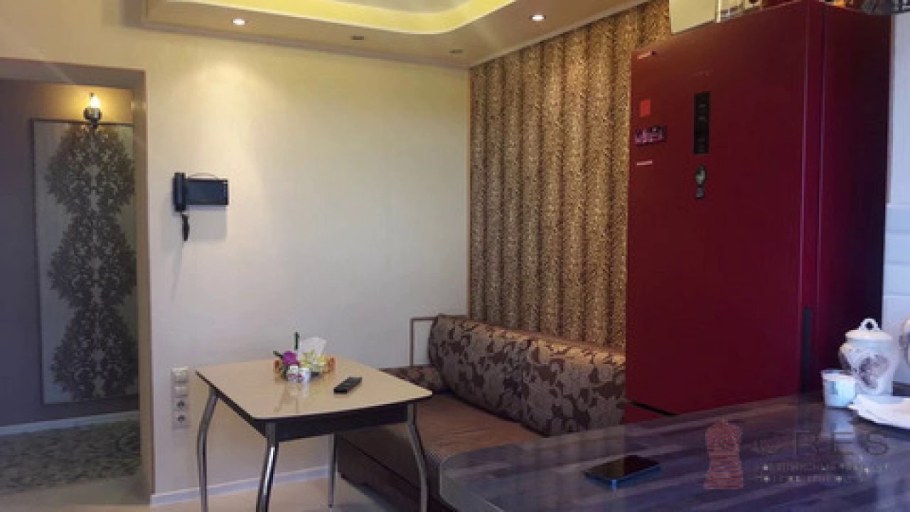 Гостиная в современном стиле с лоджией