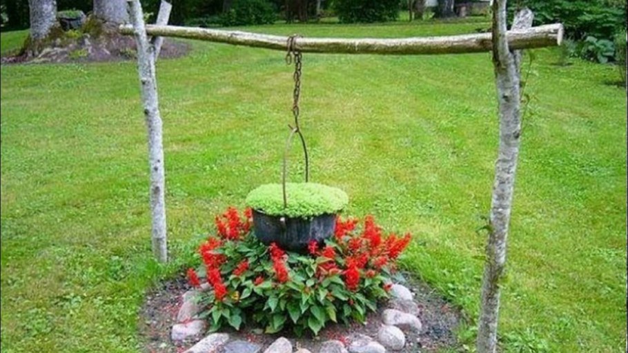 Клумба костер с котелком