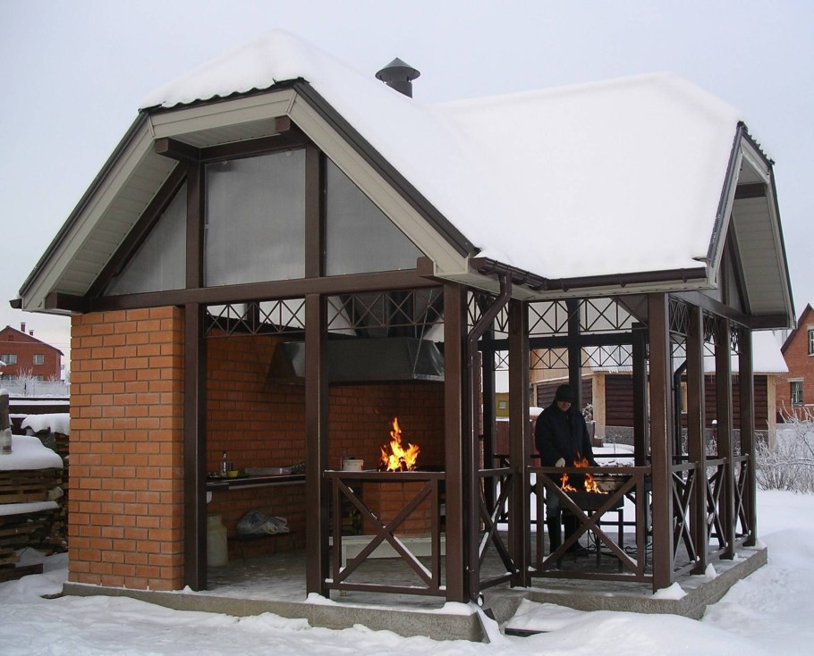 Зимняя беседка с камином