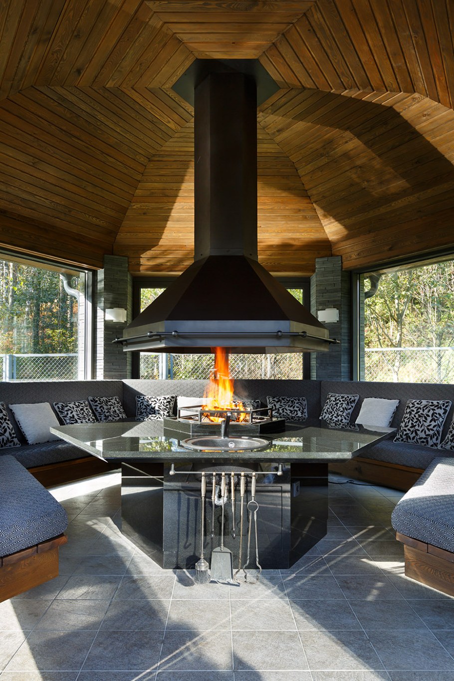 Беседка в стиле альпийского Шале