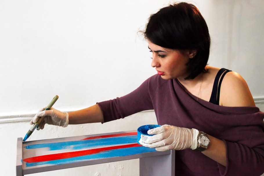 Мебель покрашенная кисточкой