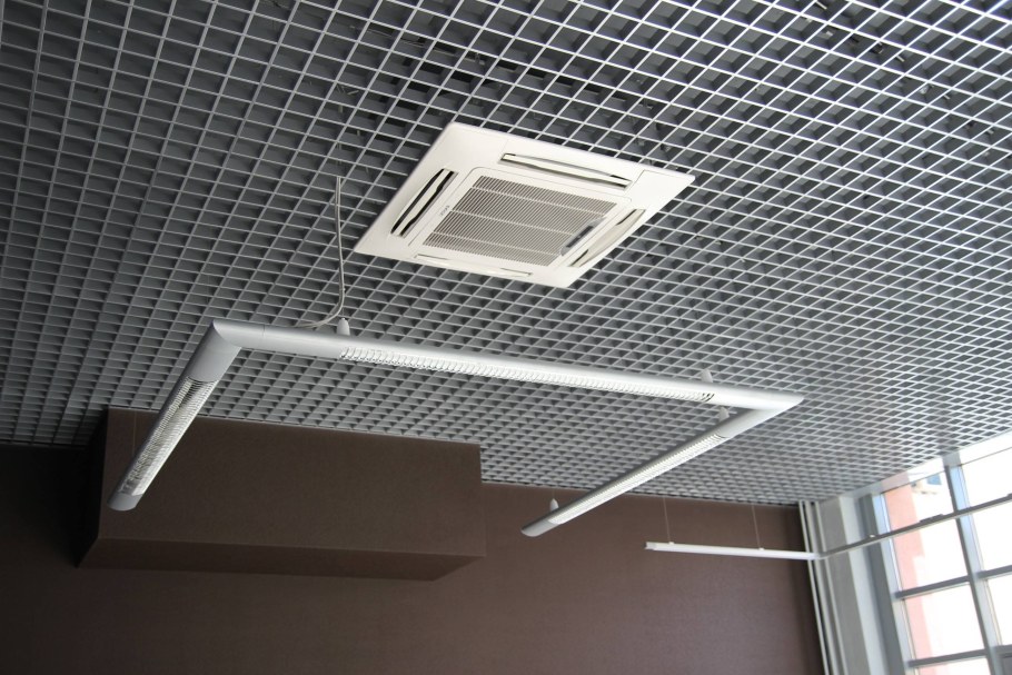 Схема подвесов потолка Армстронг