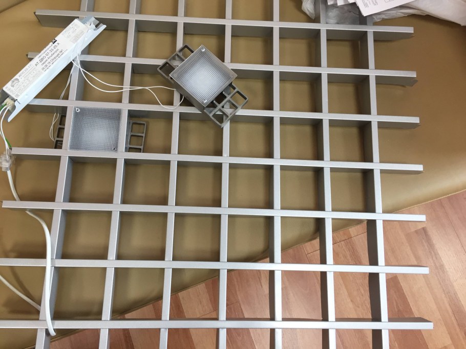 Подвесной потолок Армстронг Грильято