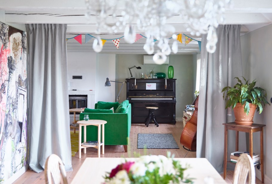 Разделение комнаты шторами