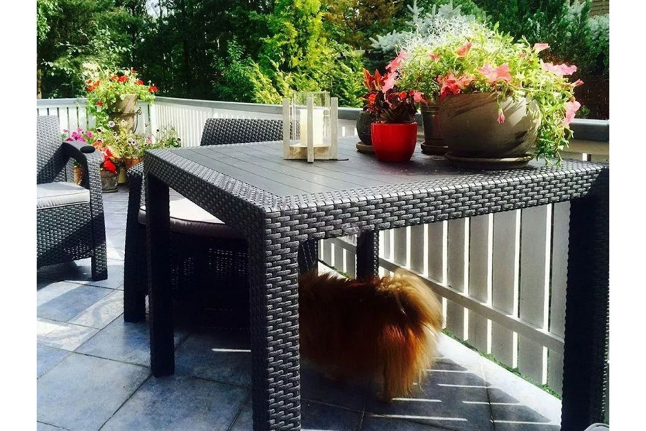 Уличный стол