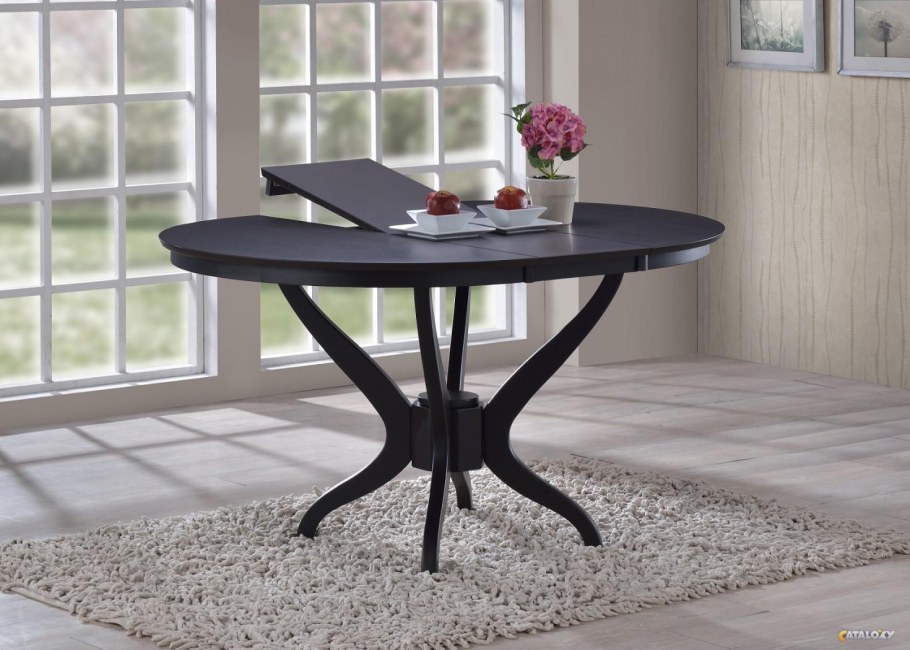 Большой квадратный стол