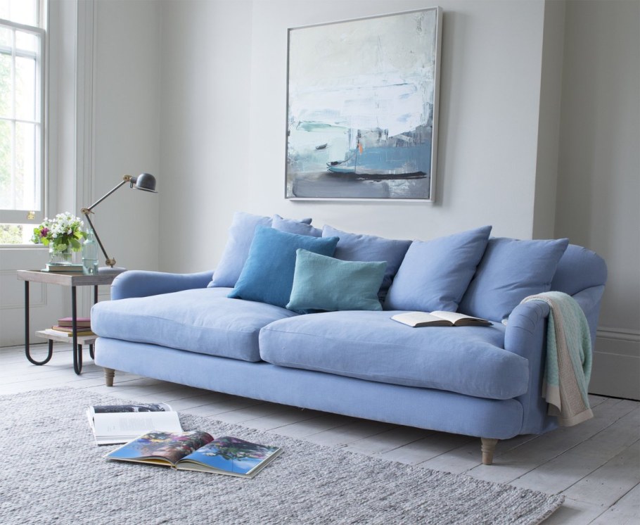 Голубой диван